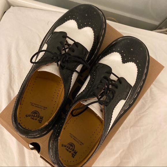 Dr. Martens 3989 BEX SMOOTH LEATHER BROGUE SHOES - Picture 2 of 4